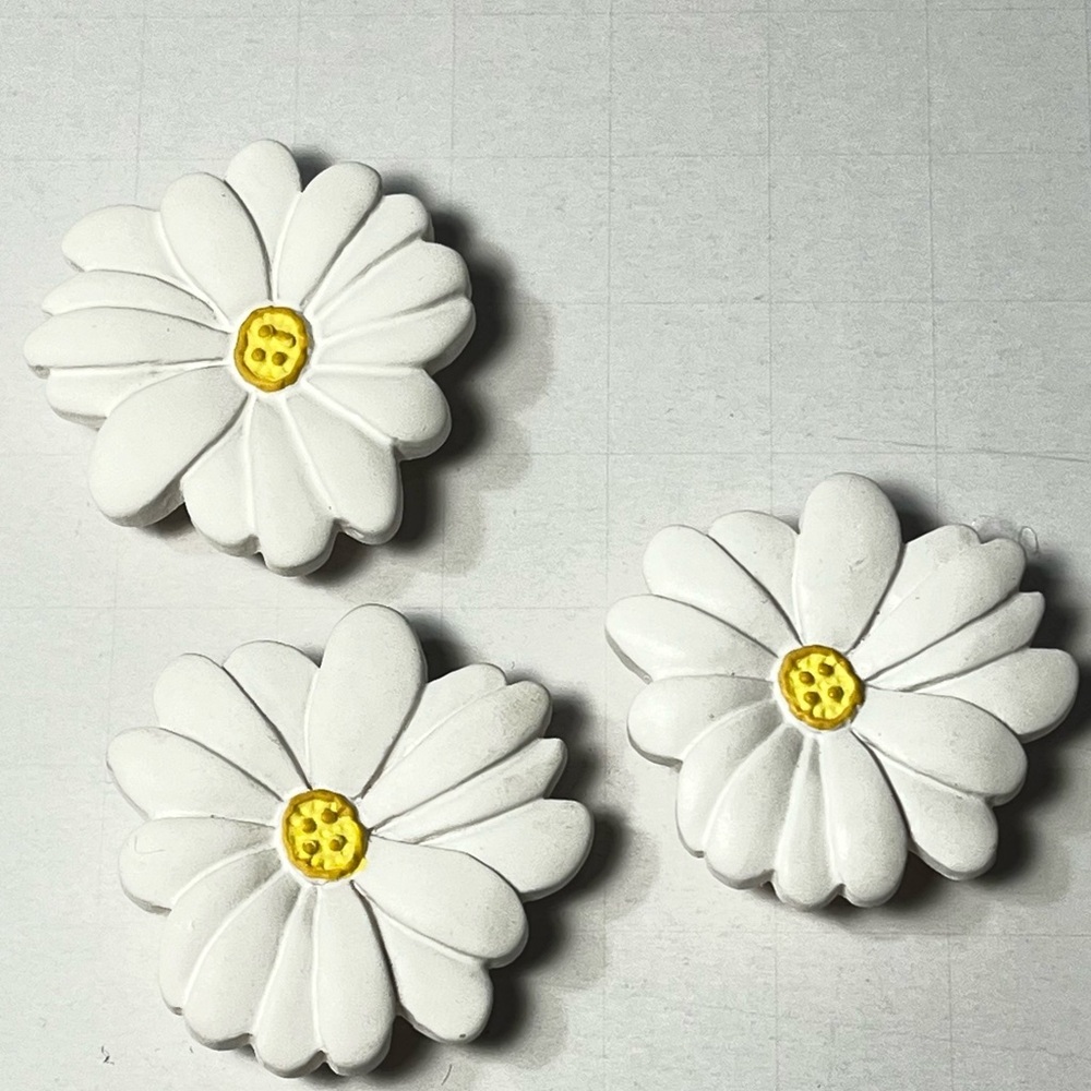 Daisy set of 3 Resin Button Covers